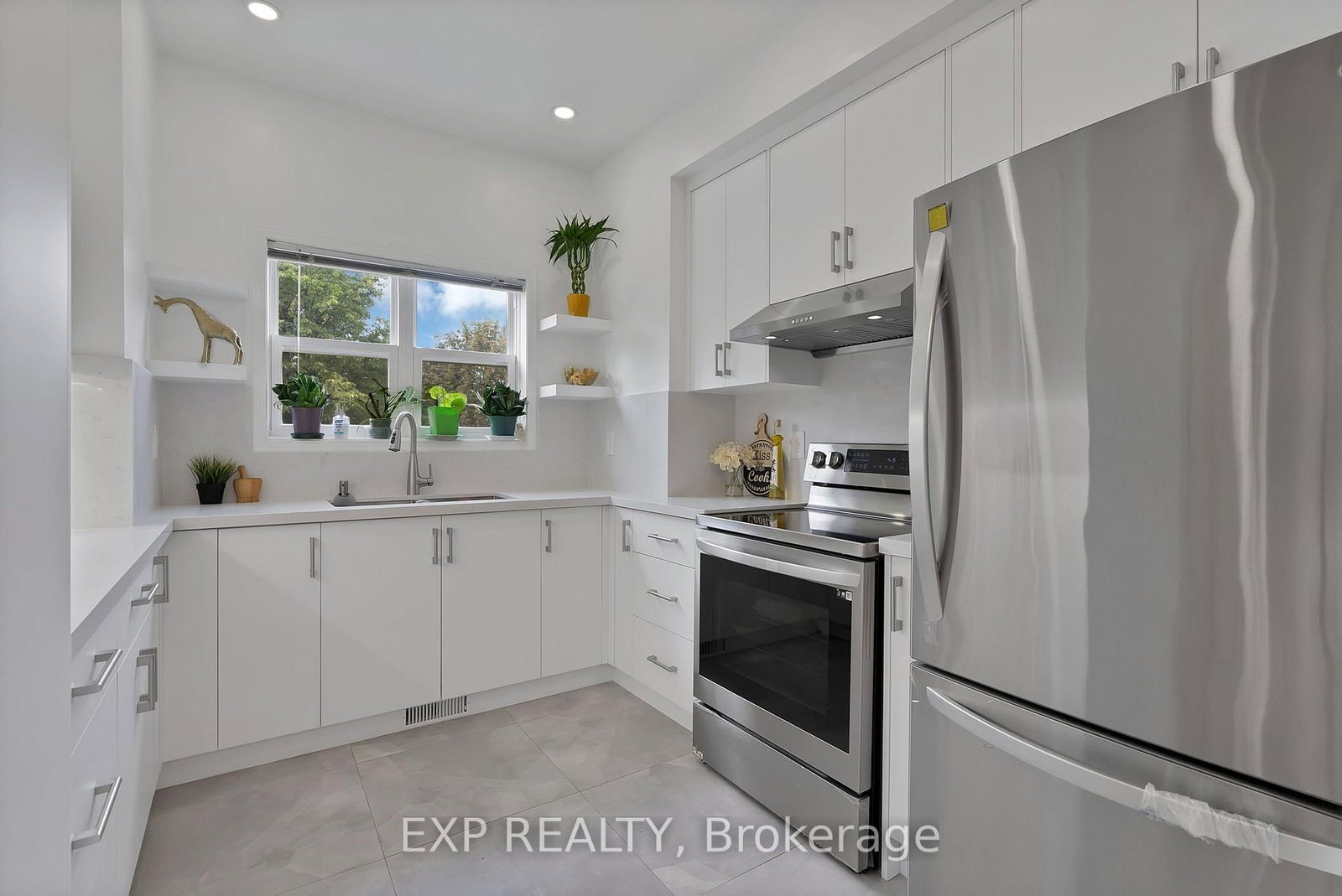 11 Maple Park Way • Markham, ON photo 5