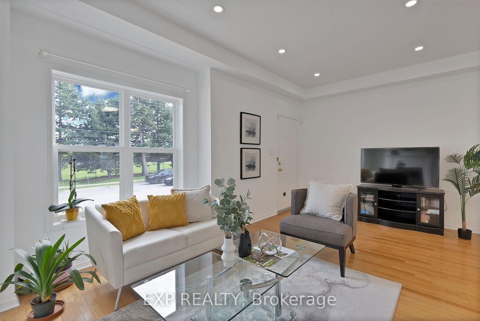 11 Maple Park Way • Markham, ON photo 8