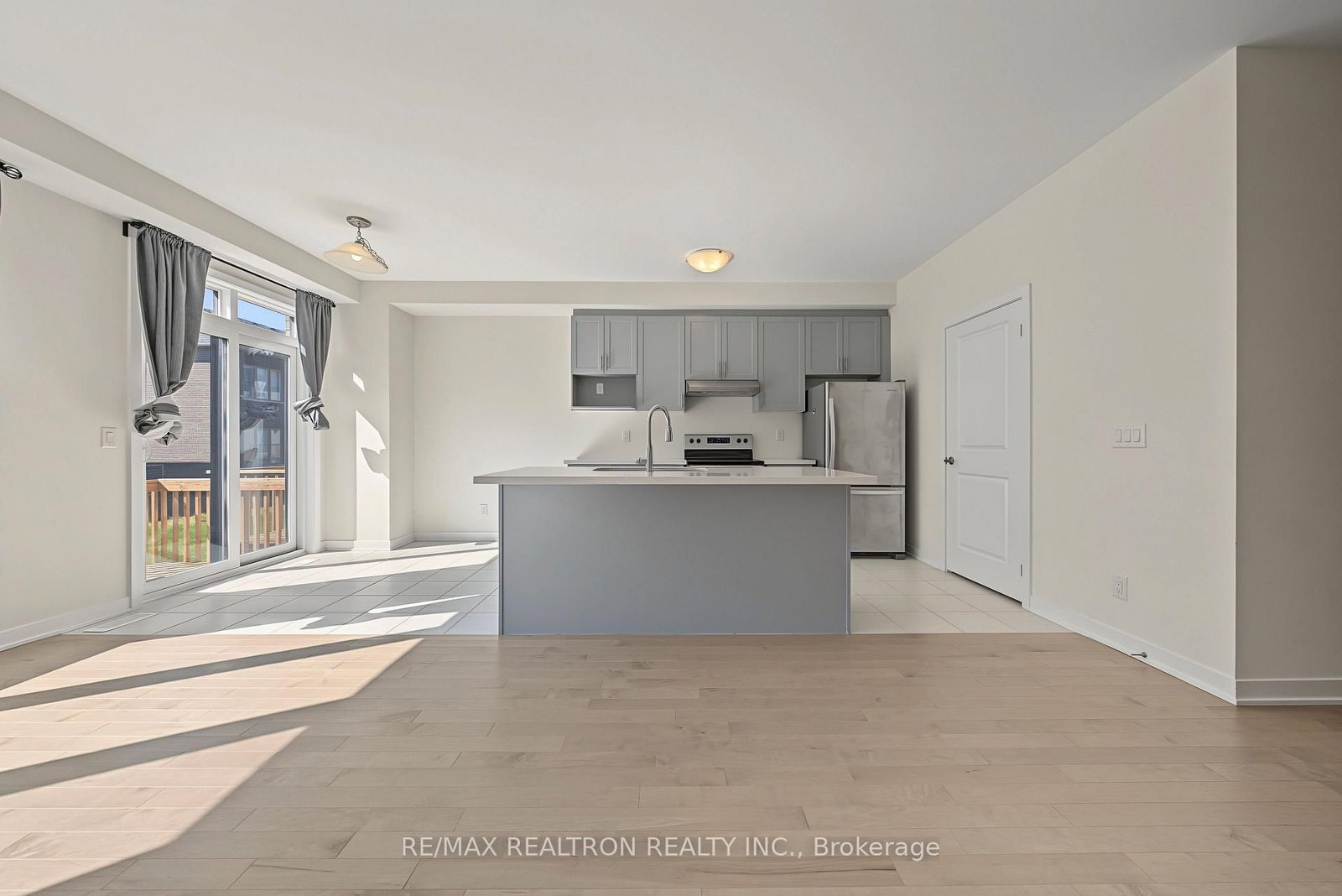6 Harvey Bunker Crescent • Markham, ON photo 11