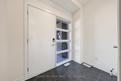6 Harvey Bunker Crescent • Markham, ON photo 4