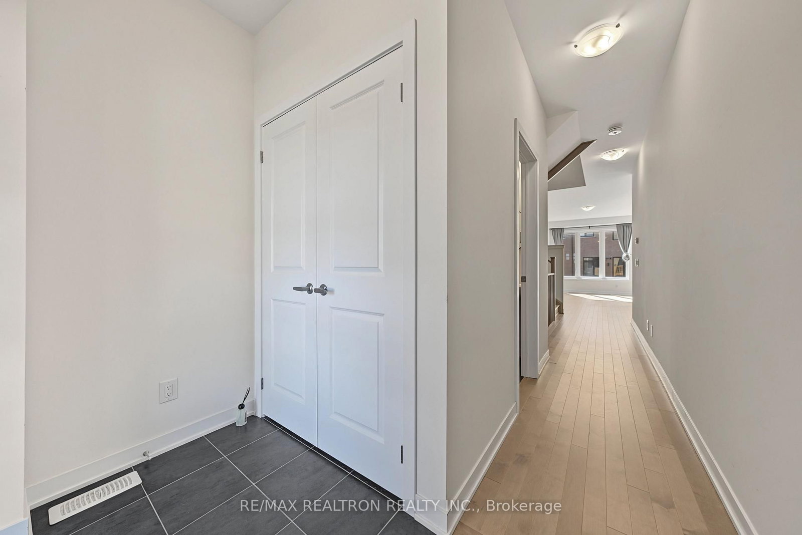 6 Harvey Bunker Crescent • Markham, ON photo 5