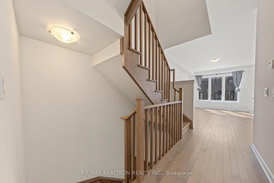 6 Harvey Bunker Crescent • Markham, ON photo 8