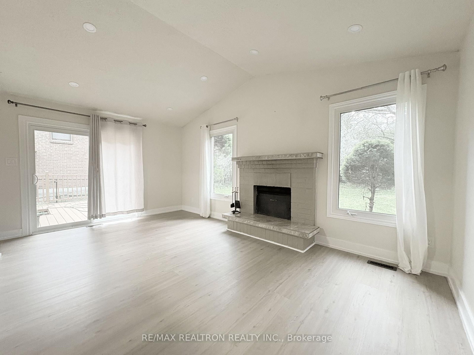 296 John Bowser Crescent, Newmarket 4