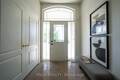 68 Old Field Crescent • East Gwillimbury, ON photo 3