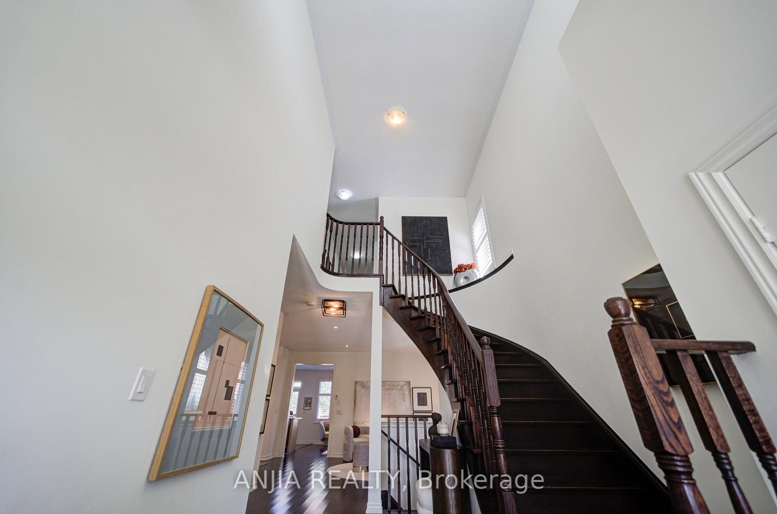 68 Old Field Crescent • East Gwillimbury, ON photo 5
