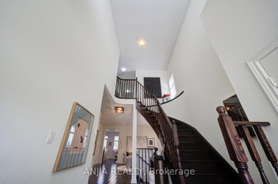 68 Old Field Crescent • East Gwillimbury, ON photo 5