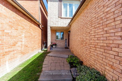 28 Augusta Court • Markham, ON photo 2