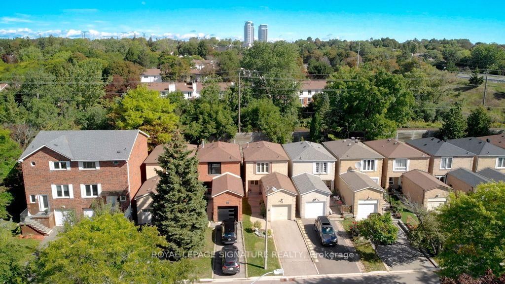 28 Augusta Court • Markham, ON photo 4