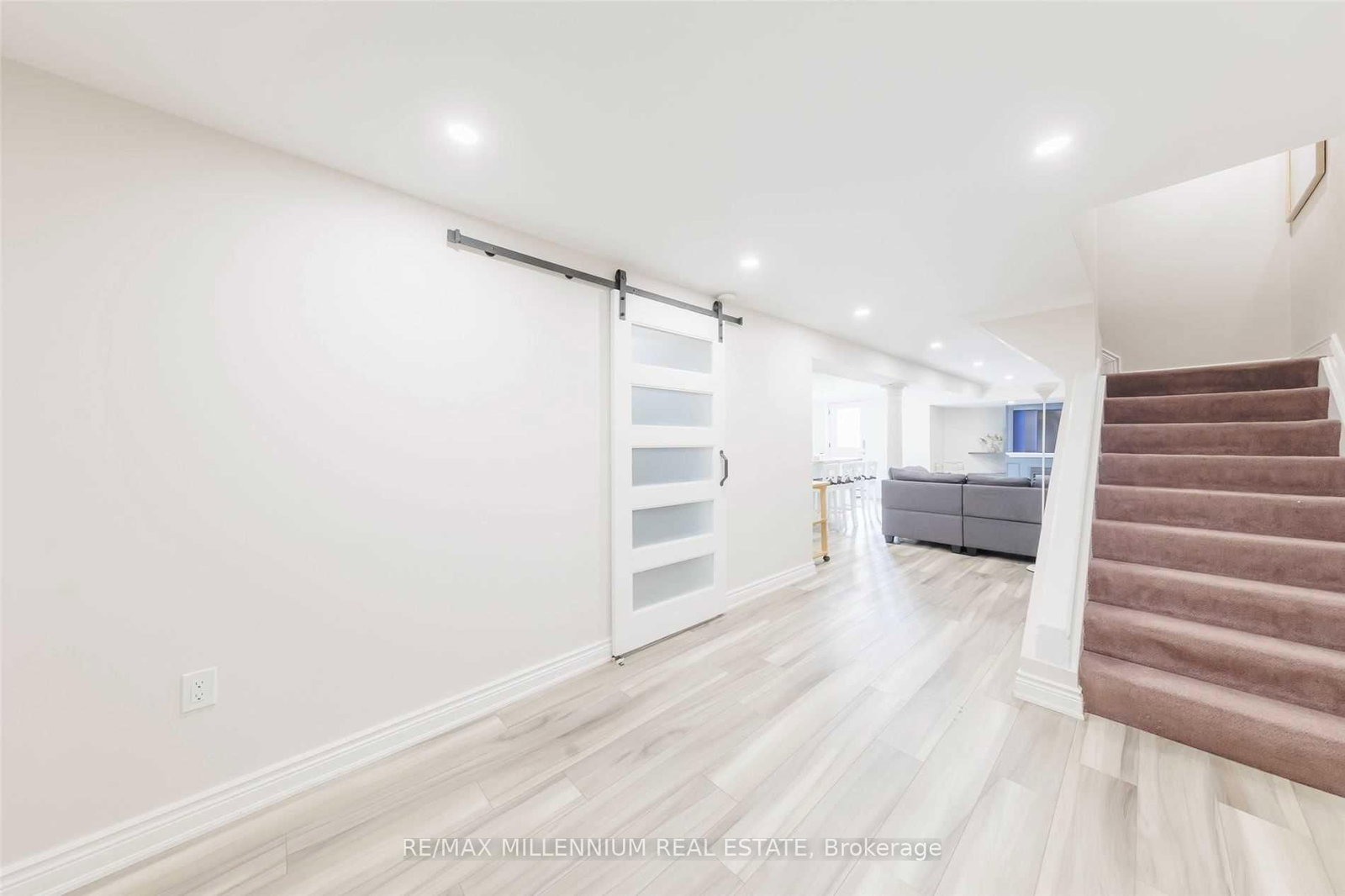 Lower-101 Loma Vista Dr, Vaughan, view 4