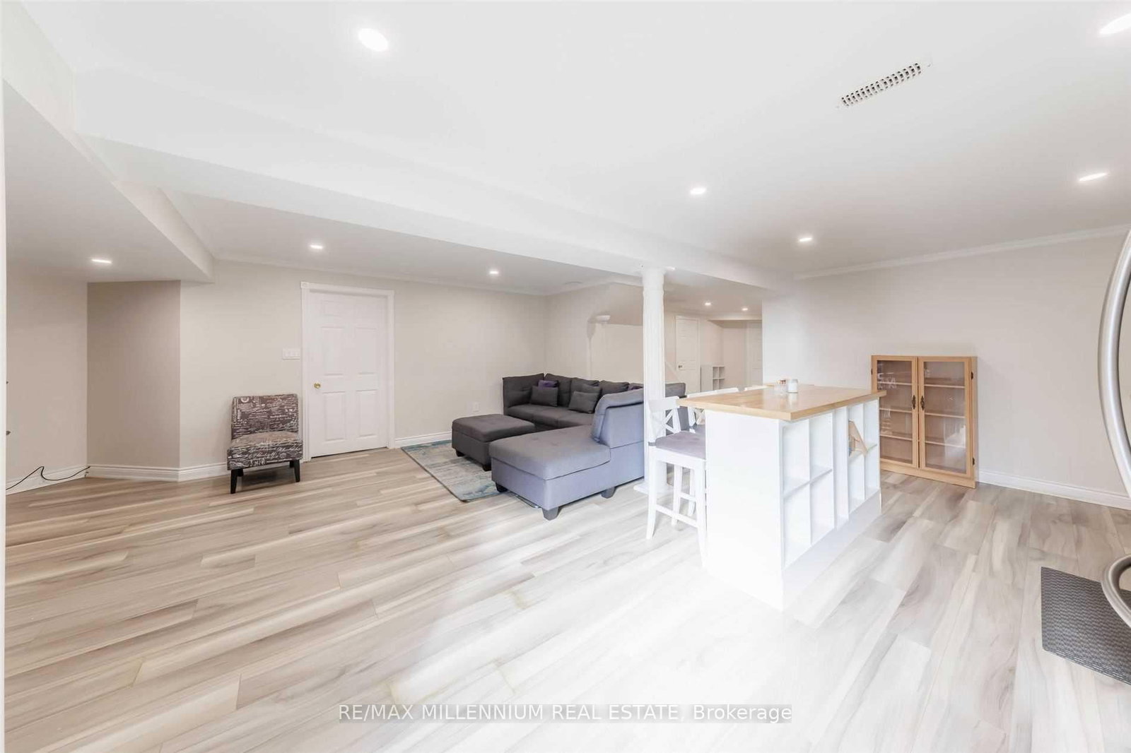 Lower-101 Loma Vista Dr, Vaughan, view 8