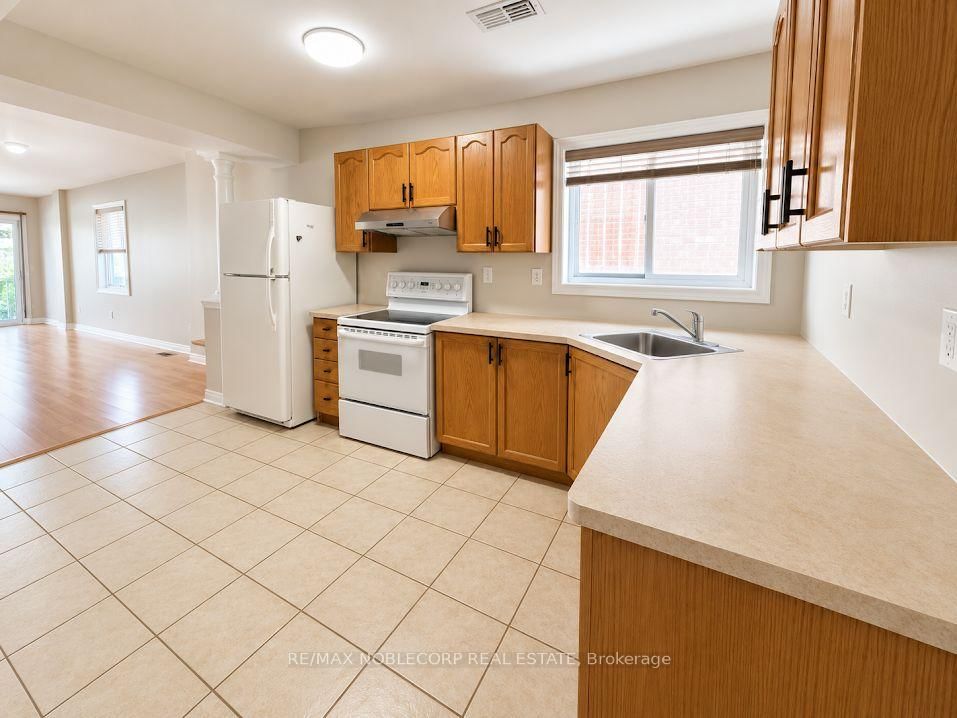 67 Macbride Cres, Vaughan, view 4