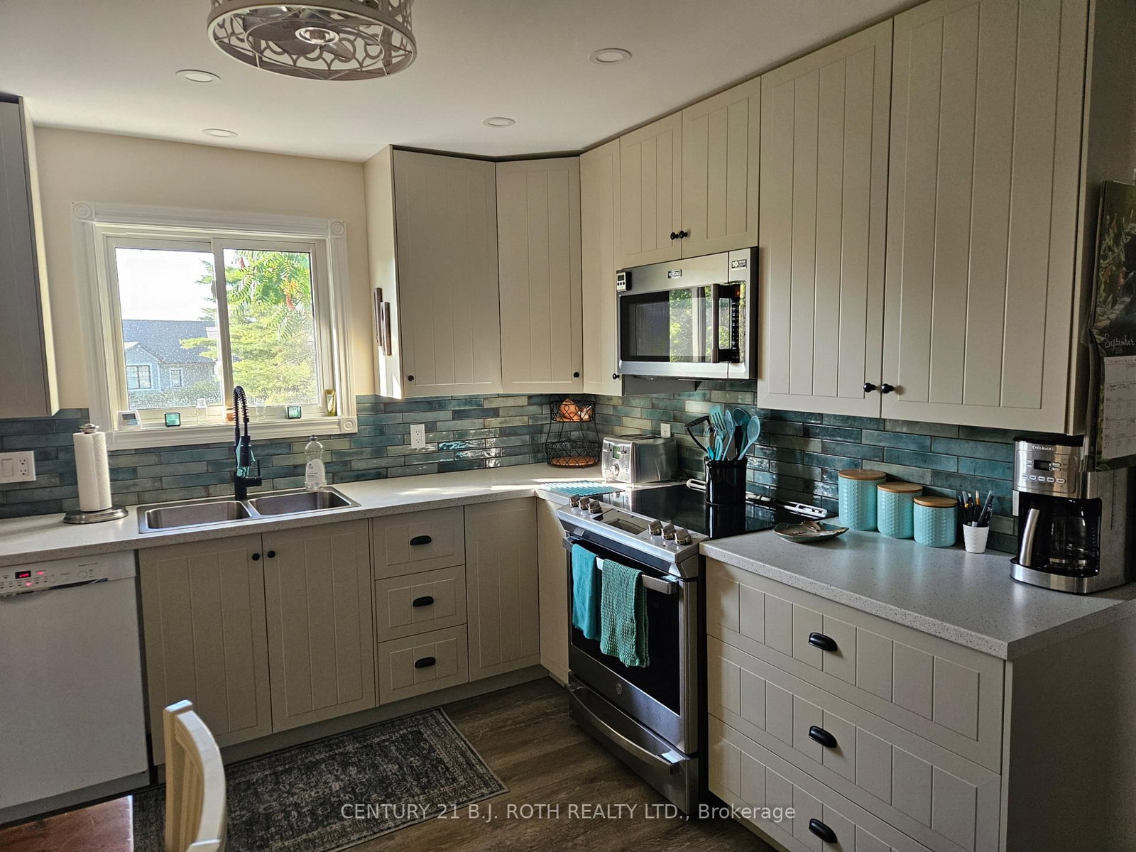 2011 25th Side Road • Innisfil, ON photo 11