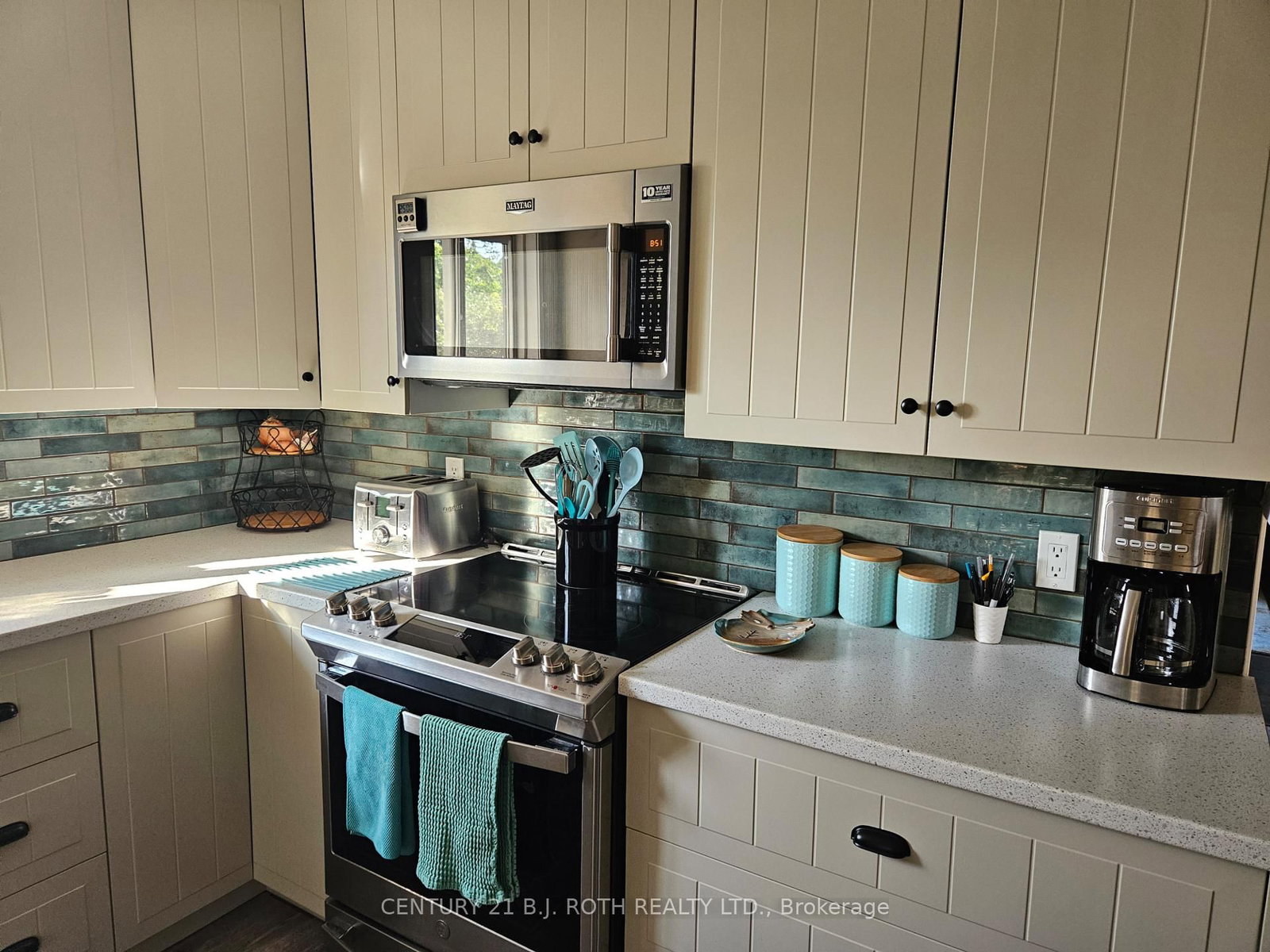 2011 25th Side Road • Innisfil, ON photo 12