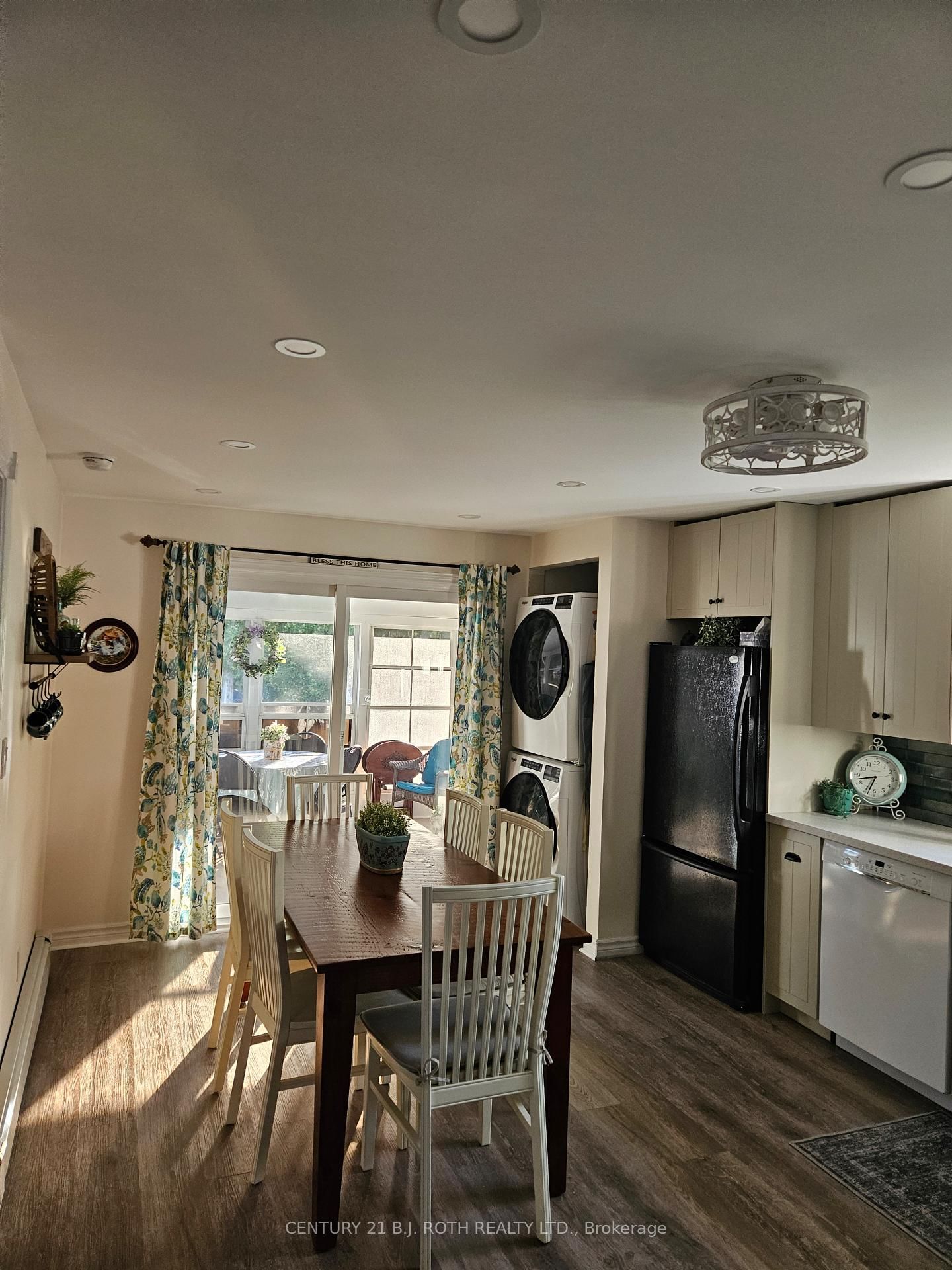 2011 25th Side Road • Innisfil, ON photo 17