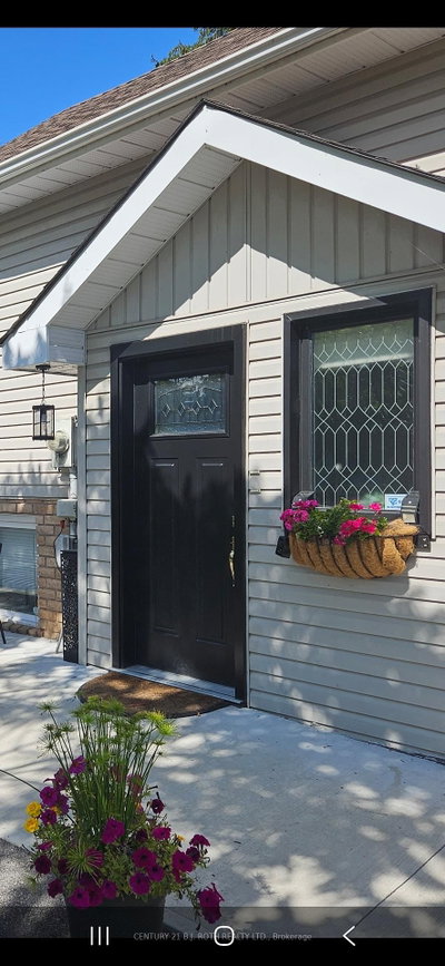 2011 25th Side Road • Innisfil, ON photo 3