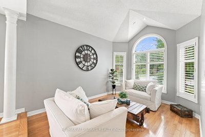 15 Ivygreen Road • Georgina, ON photo 9