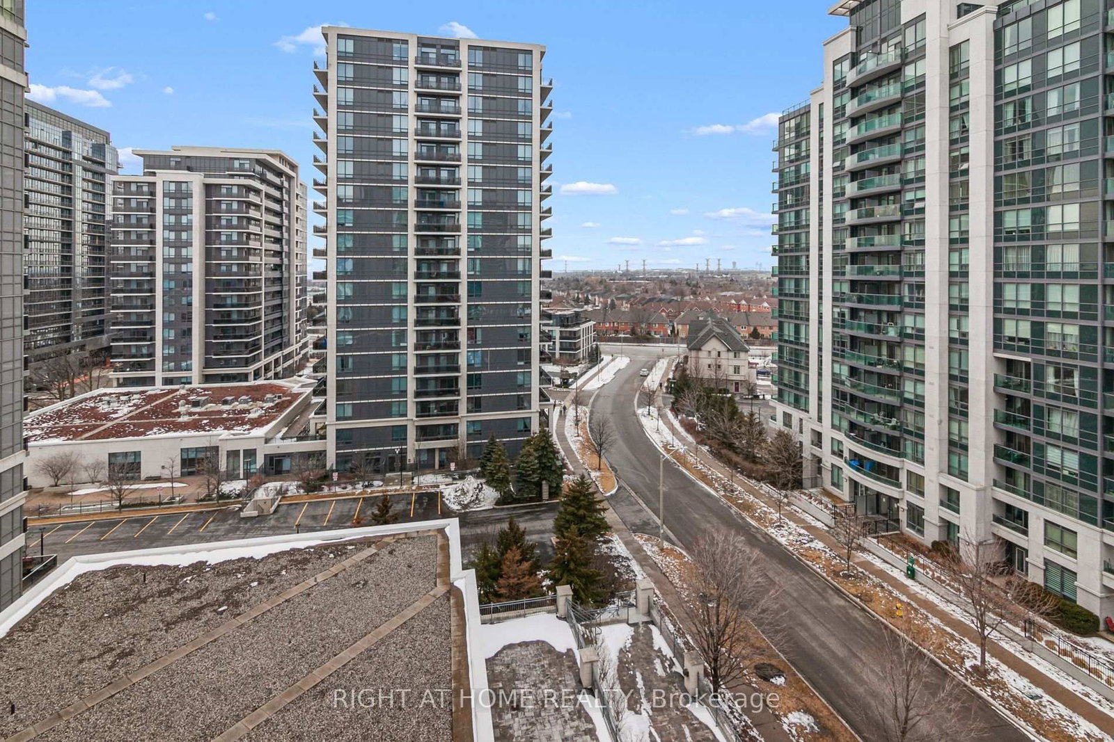 812-50 Disera Dr, Vaughan, view 33