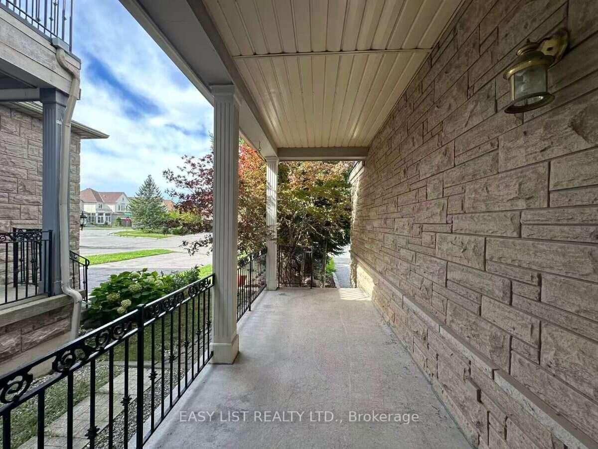 5 Copperstone Crescent • Richmond Hill, ON photo 3