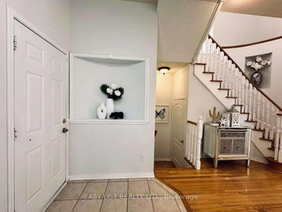 5 Copperstone Crescent • Richmond Hill, ON photo 4
