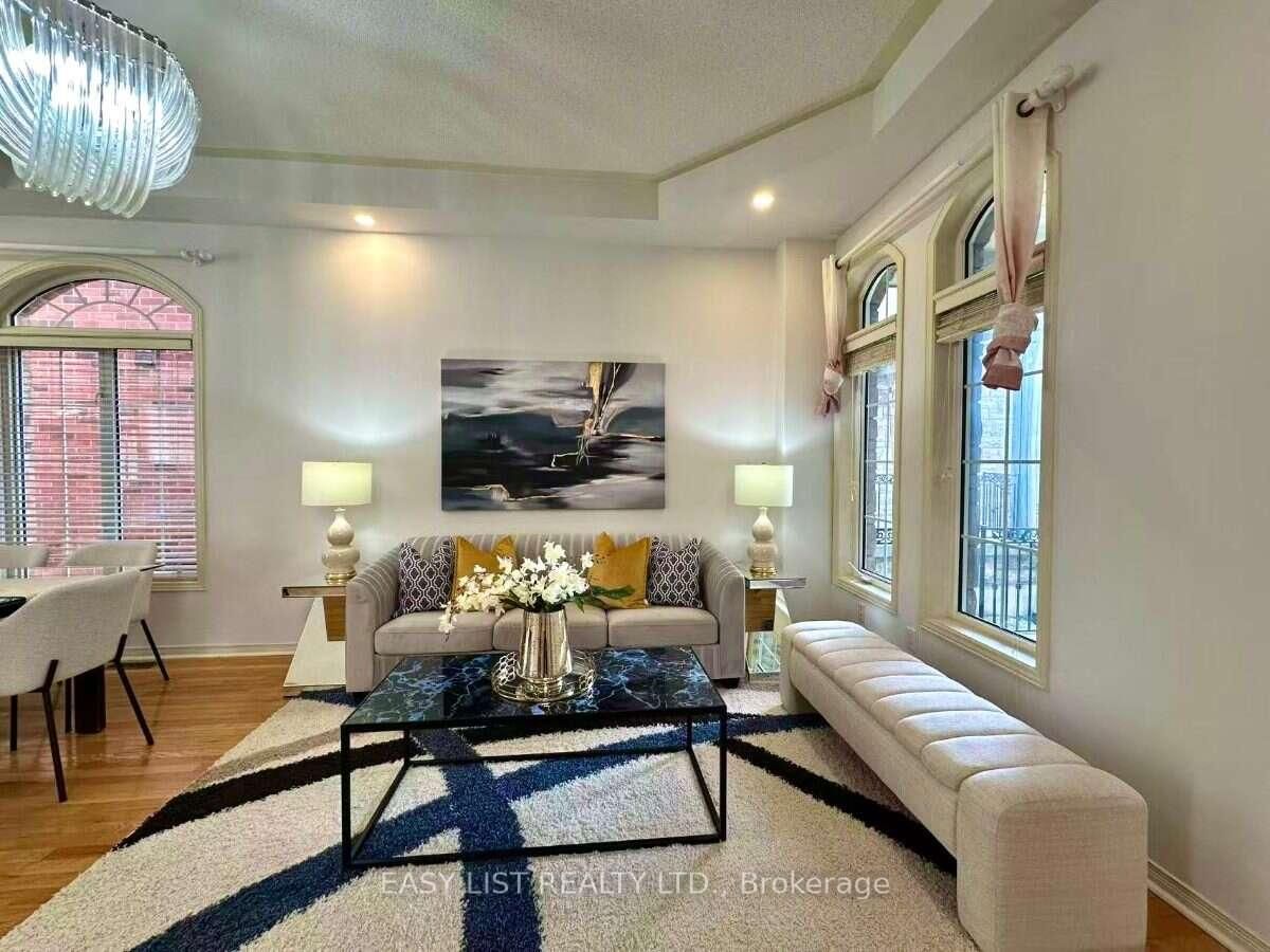 5 Copperstone Crescent • Richmond Hill, ON photo 6