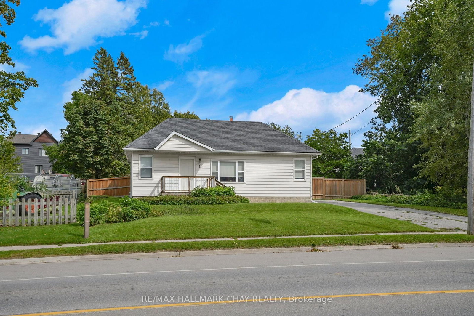 11 King Street S • Innisfil, ON photo 4