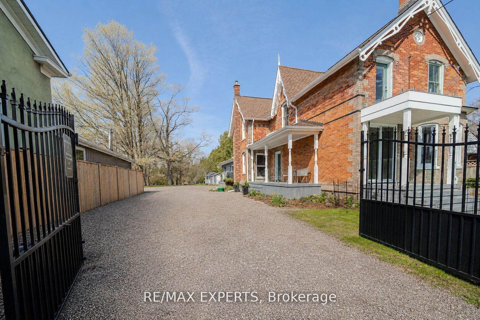 13676 Ninth Line • Whitchurch-Stouffville, ON photo 4