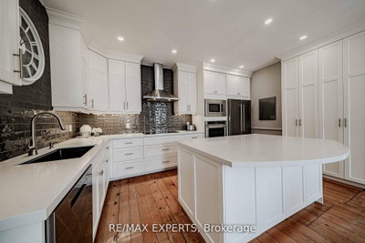 13676 Ninth Line • Whitchurch-Stouffville, ON photo 8