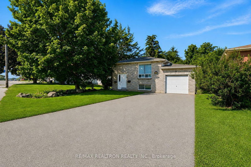 414 The Queensway Road S