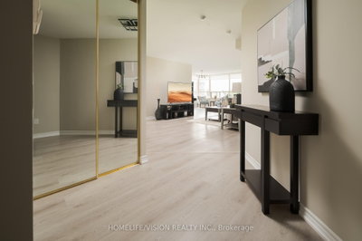 7 Townsgate Drive • #413 • Vaughan, ON photo 4