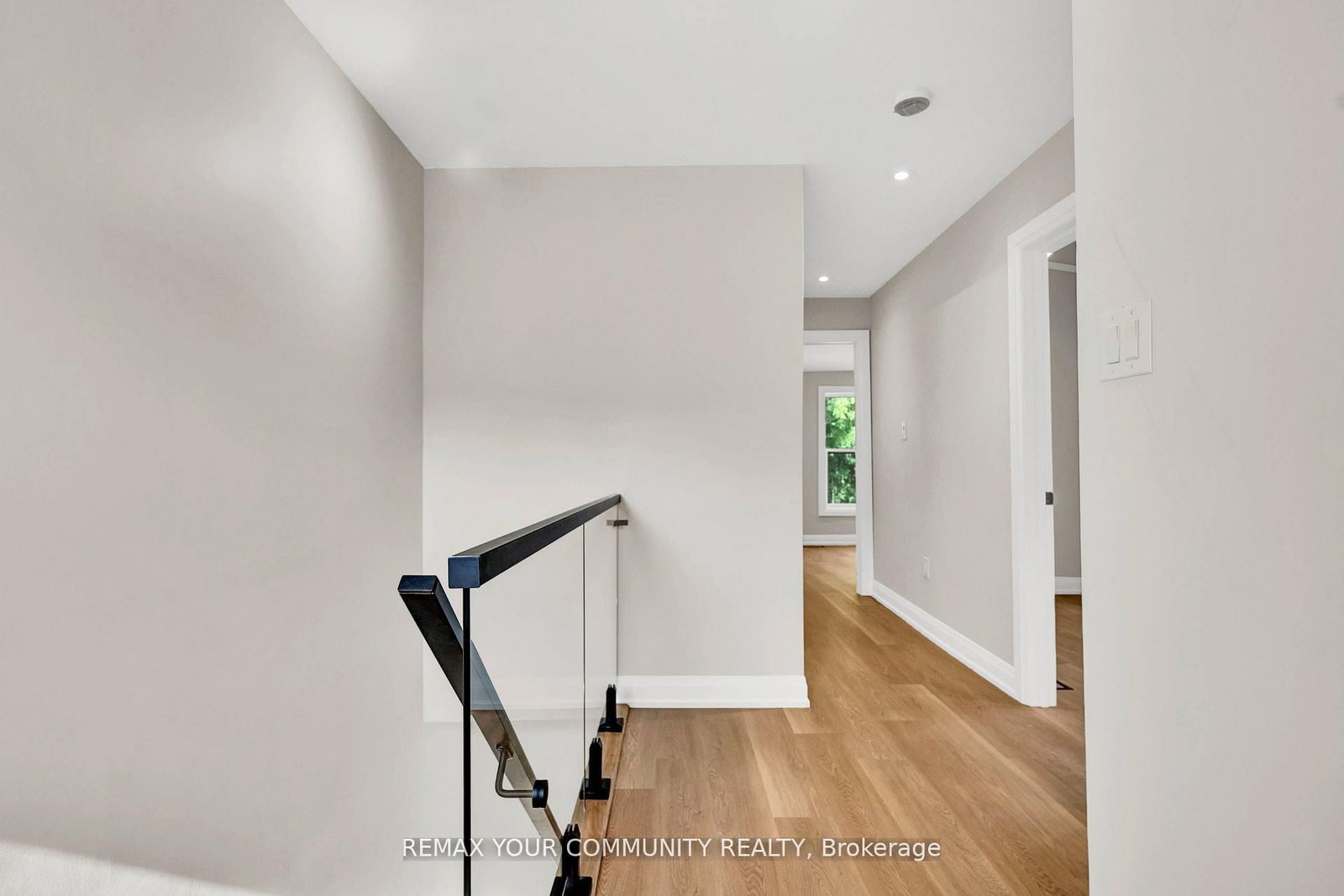 137 Clarence St, Vaughan, view 16