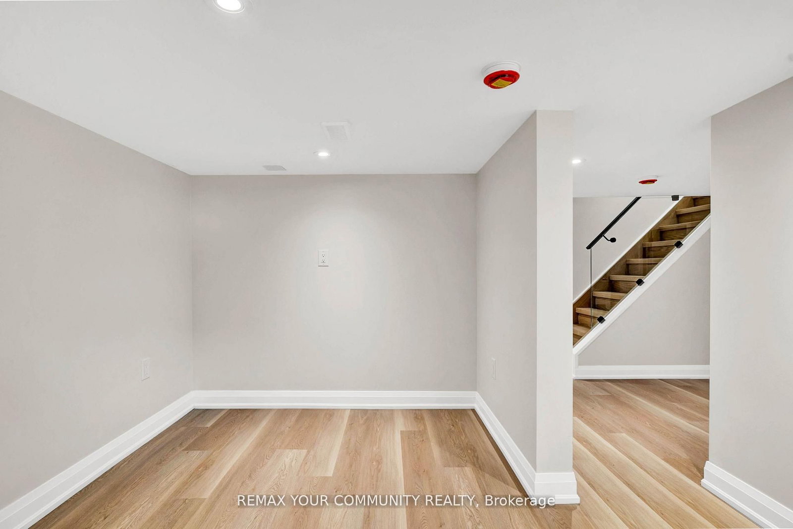 137 Clarence St, Vaughan, view 28