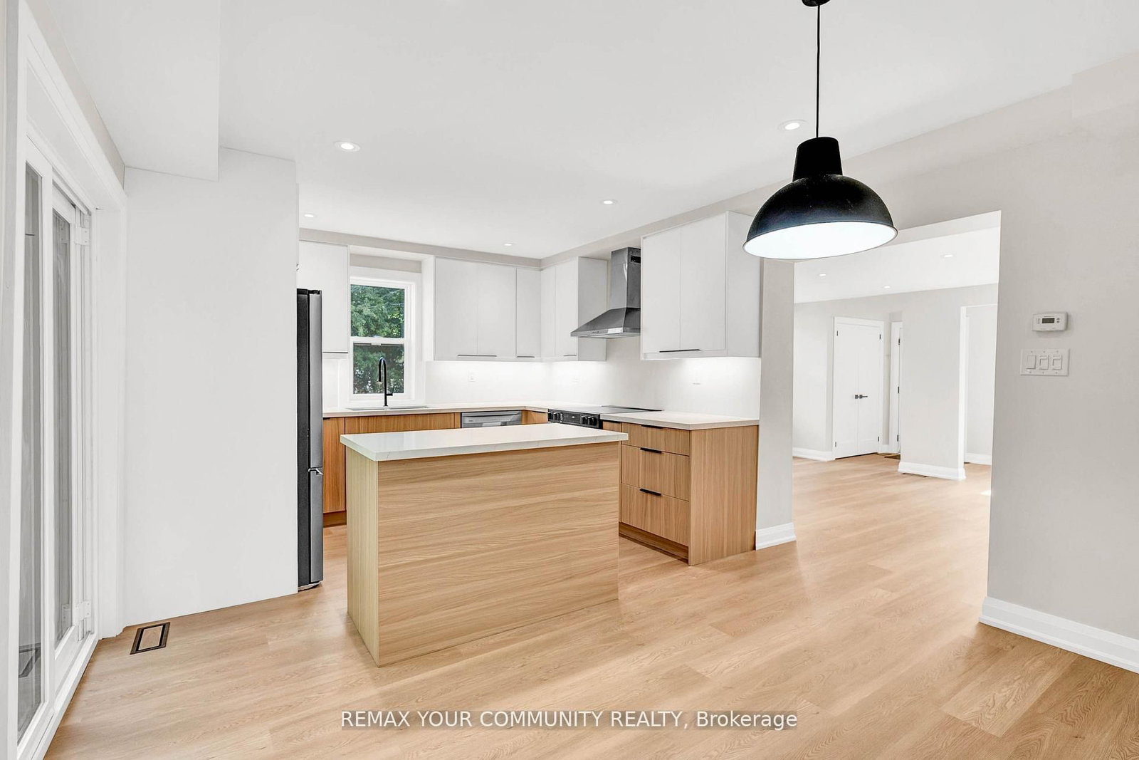 137 Clarence St, Vaughan, view 8