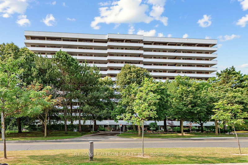 211 - 1 Royal Orchard Boulevard
