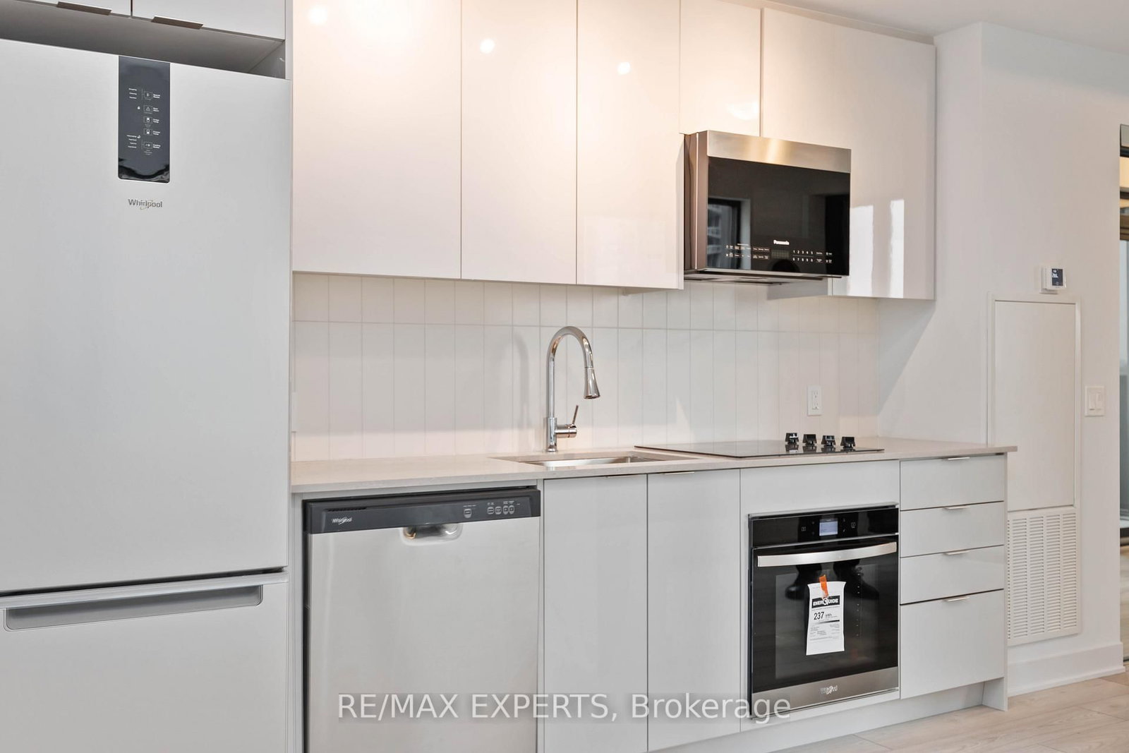 1107-2920 Highway 7, Vaughan, view 15