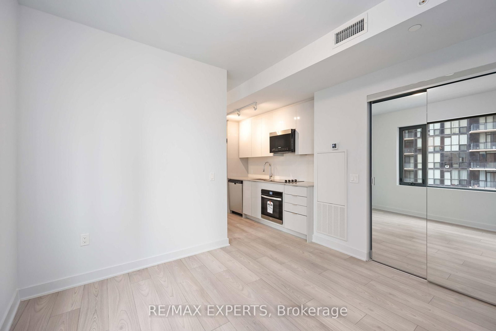 1107-2920 Highway 7, Vaughan, view 16