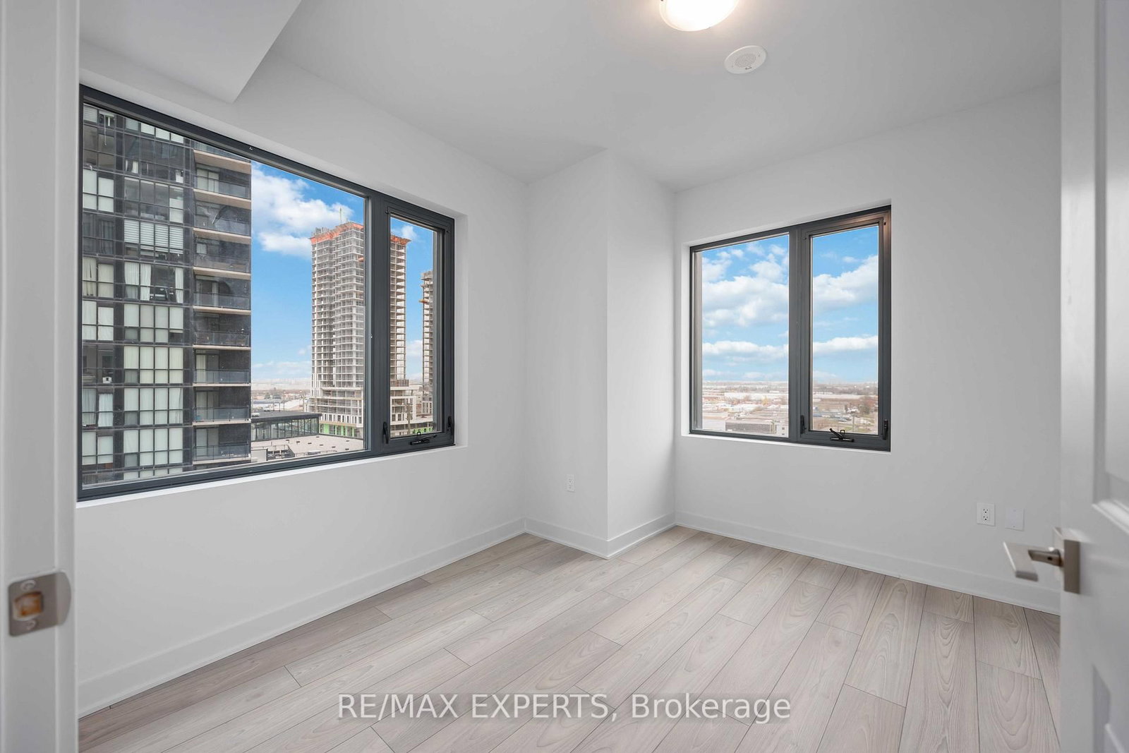 1107-2920 Highway 7, Vaughan, view 17
