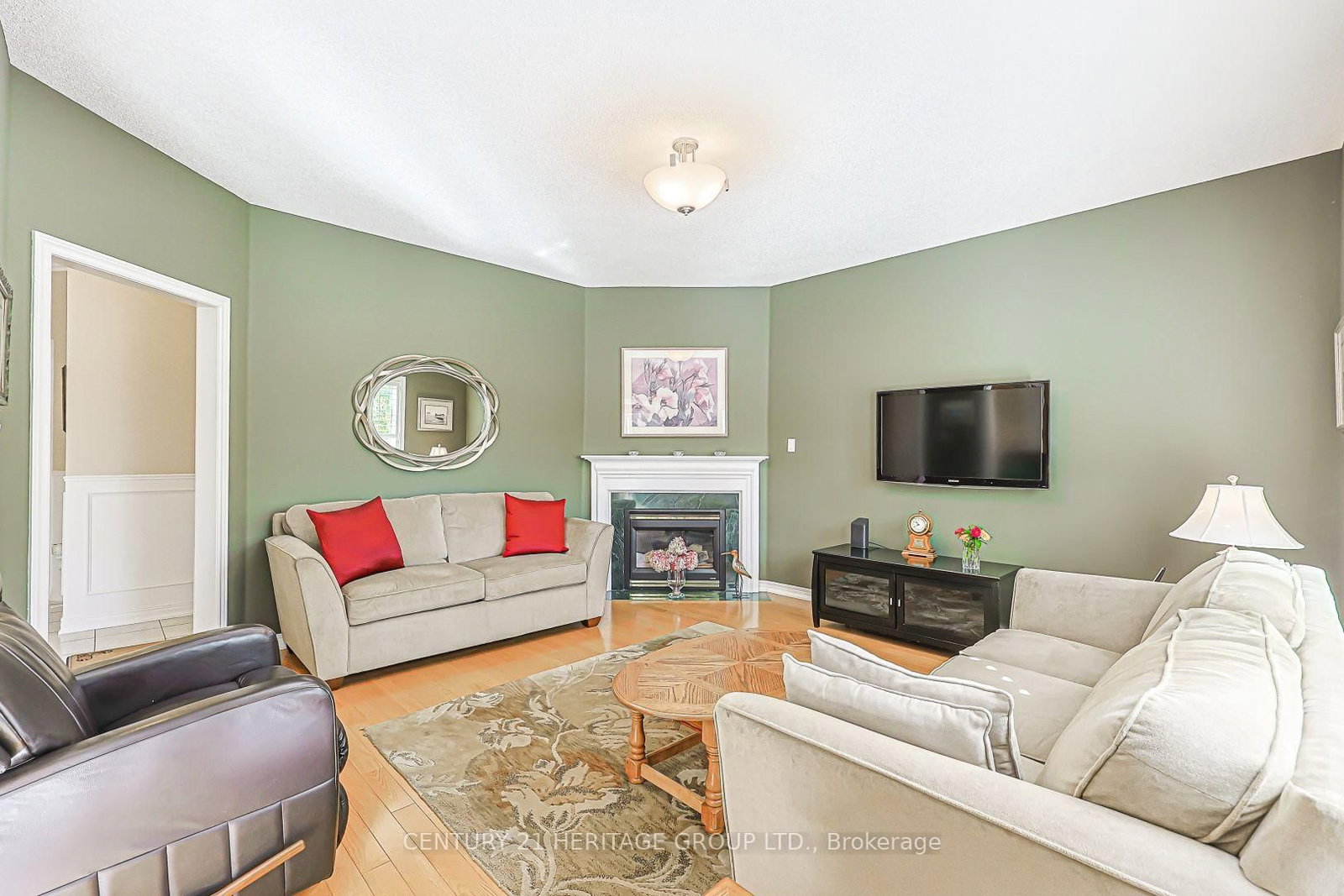 397 Renzius Court • Newmarket, ON photo 6