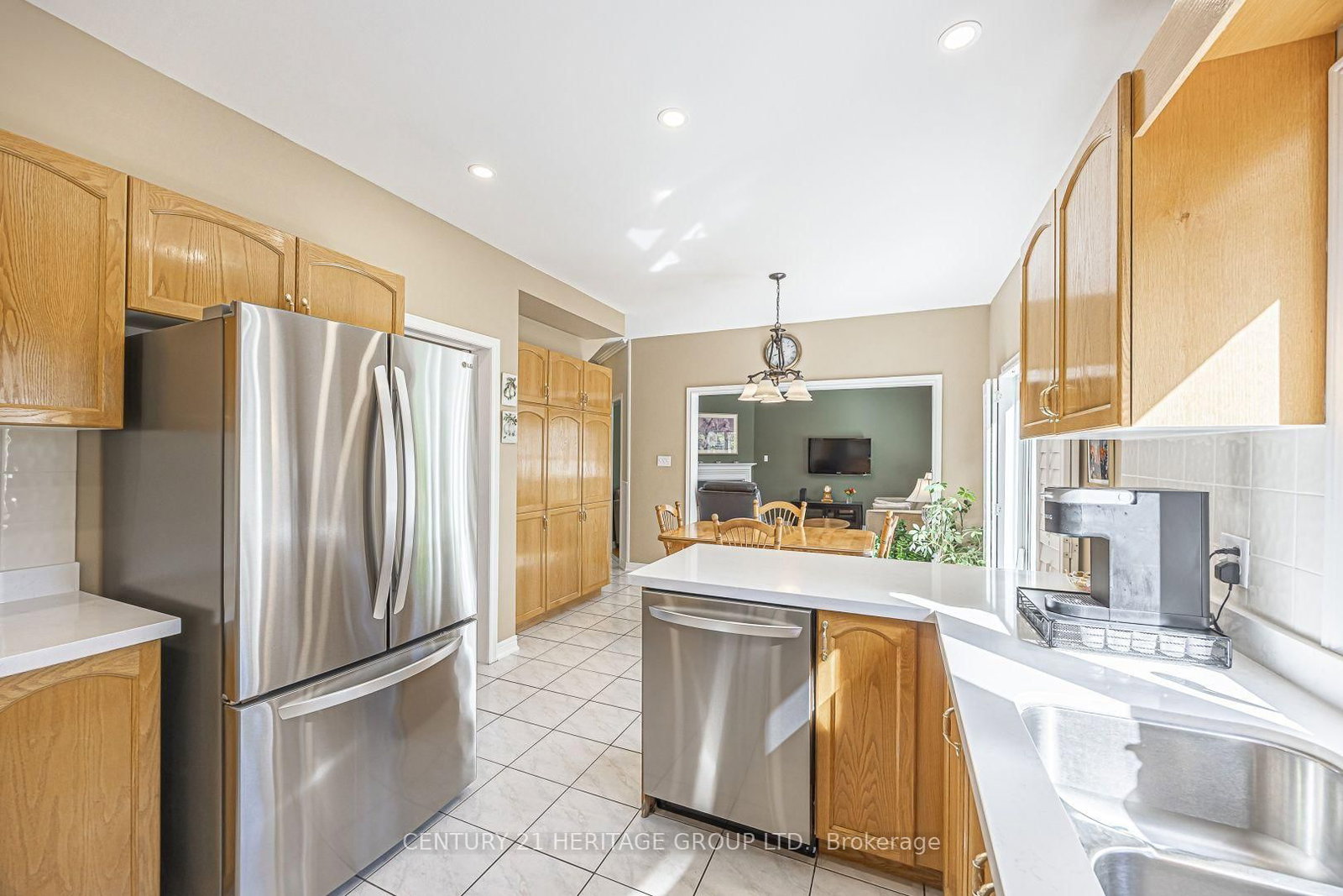397 Renzius Court • Newmarket, ON photo 9