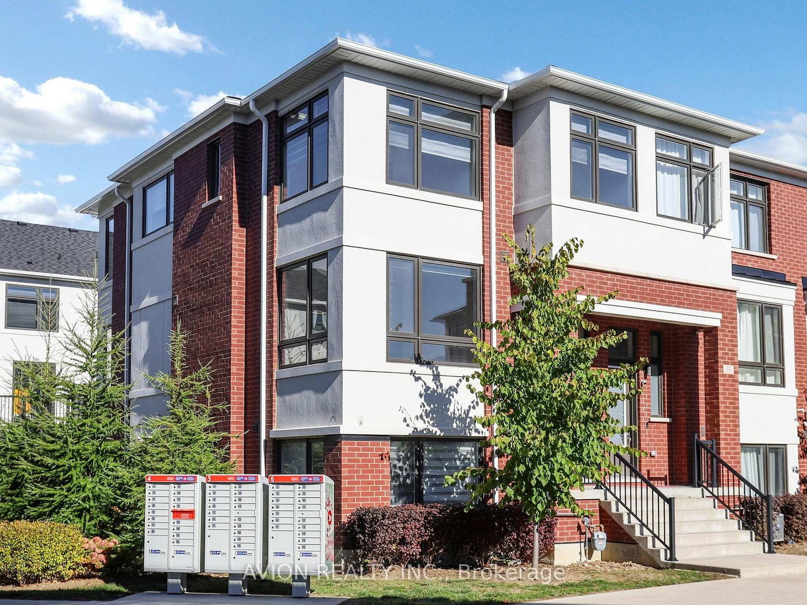 35 Thomas Armstrong Lane • Richmond Hill, ON photo 1
