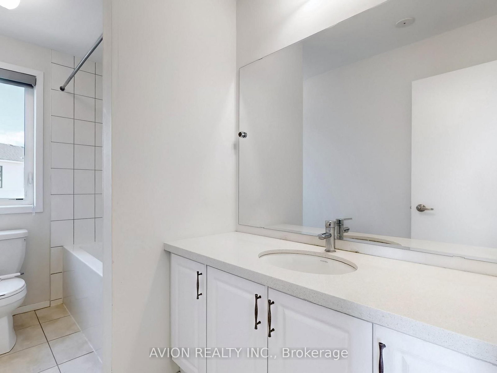 35 Thomas Armstrong Lane • Richmond Hill, ON photo 32