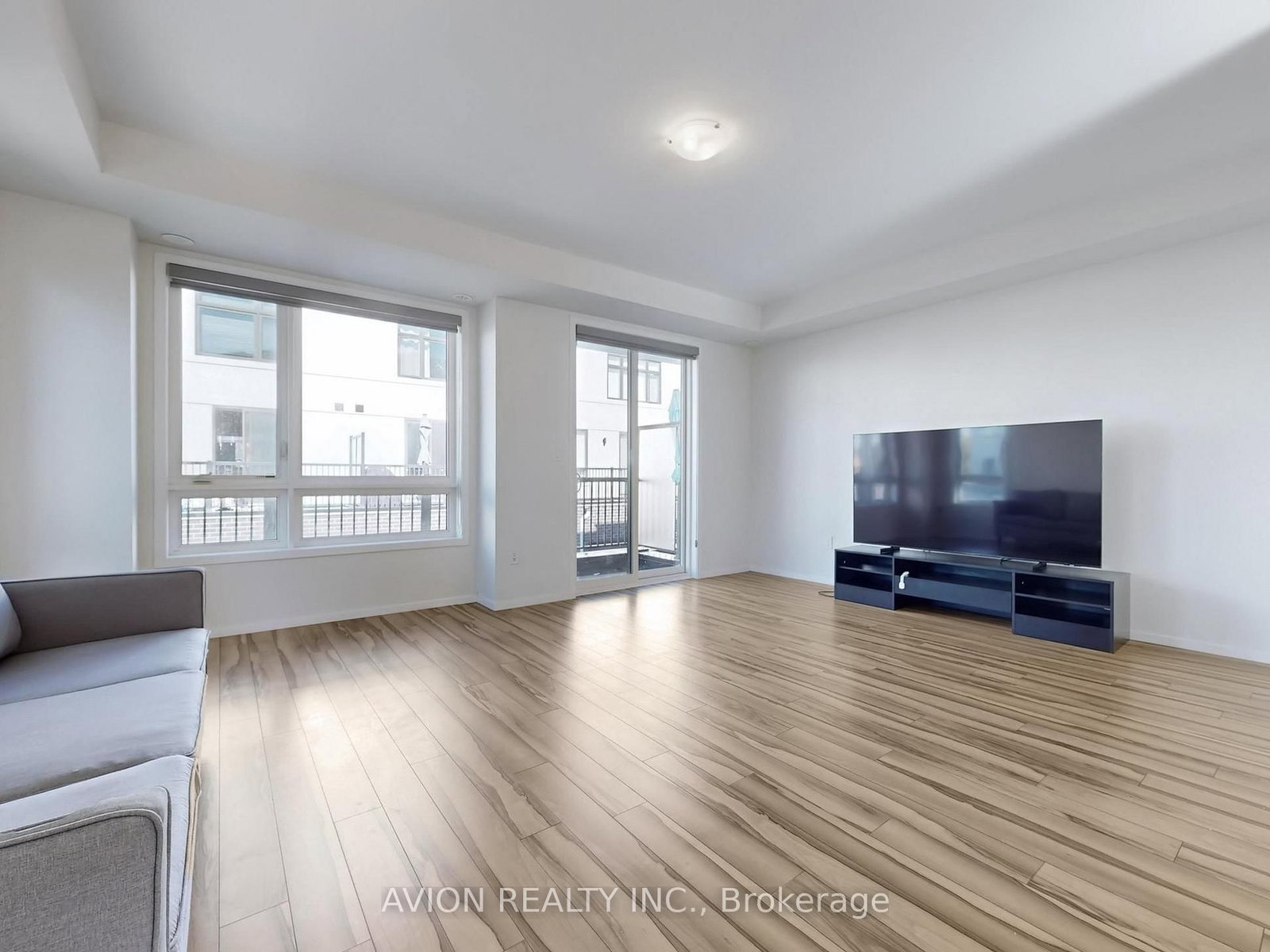 35 Thomas Armstrong Lane • Richmond Hill, ON photo 4