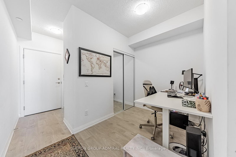 7895 Jane St photo 5