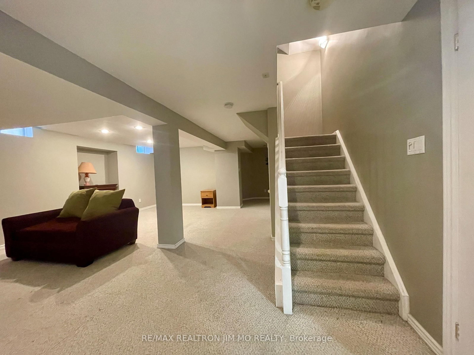 Lower - 824 College Manor Drive, Newmarket 5