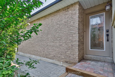 63 Don Head Village Boulevard • Richmond Hill, ON photo 2