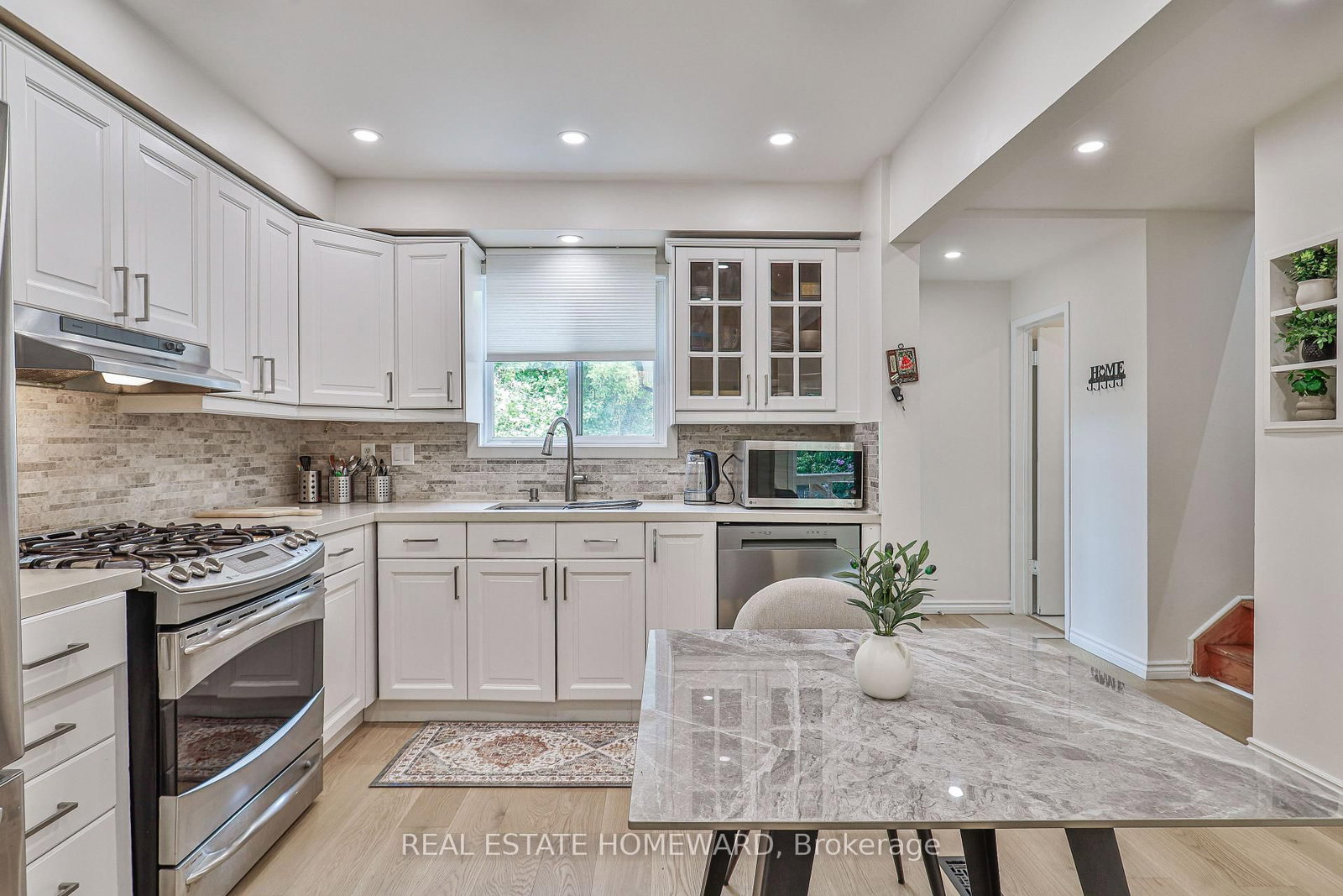 63 Don Head Village Boulevard • Richmond Hill, ON photo 8