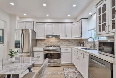63 Don Head Village Boulevard • Richmond Hill, ON photo 9