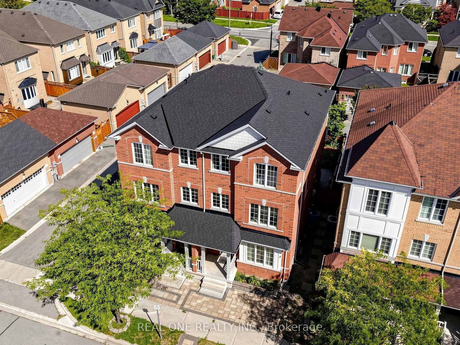 29 Rock Garden Street • Markham, ON photo 2