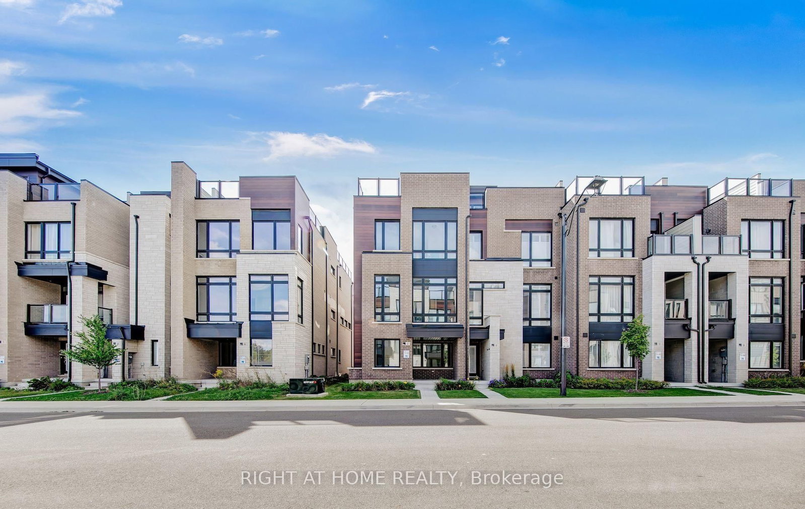 62 Ingersoll Lane • Richmond Hill, ON photo 1