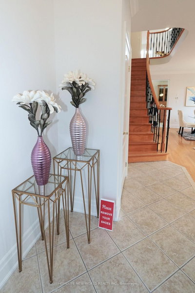391 Summeridge Drive • Vaughan, ON photo 3