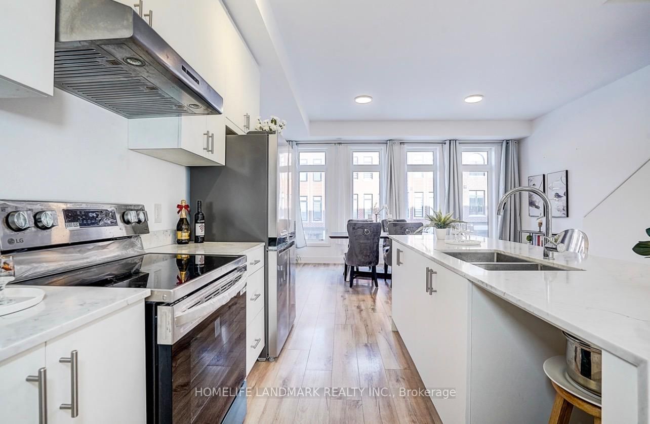 27 Chestnut Court • Aurora, ON photo 12
